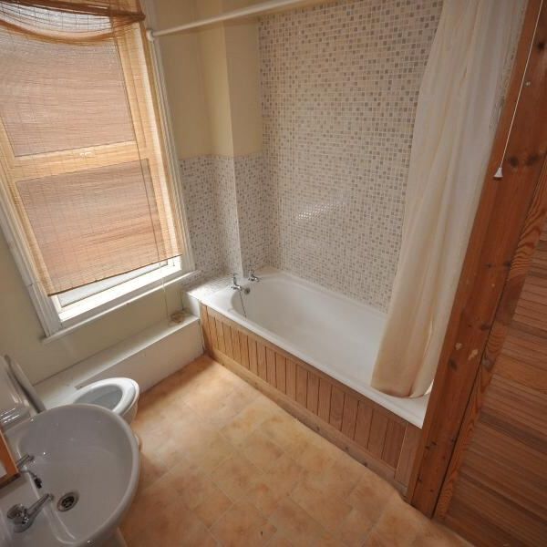 William Street, Hyde Park - Photo 1