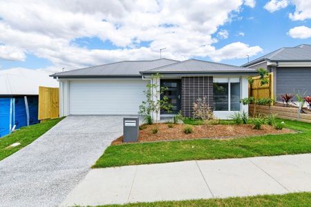 YOUR NEW FAMILY HOME AWAITS YOU! - Photo 4