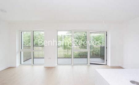 2 Bedroom flat to rent in Holland House, Parrs Way, W6 - Photo 2