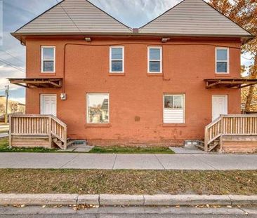 Cozy 2-Bedroom Main-Level Duplex in Vibrant Bridgeland - Photo 4