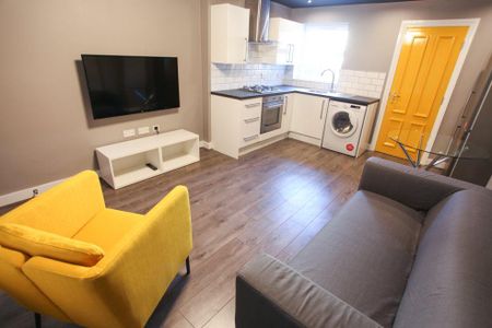 3 bedroom terraced house to rent - Photo 3