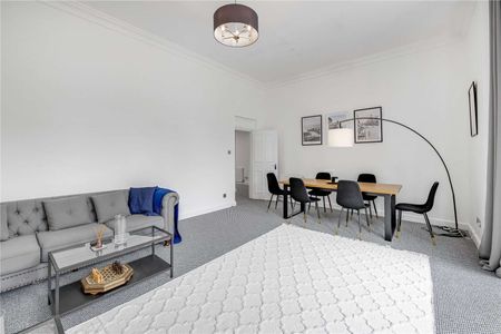 A beautifully modernised two bedroom apartment with off-street parking. - Photo 4