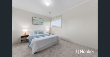 Modern Elegance and Effortless Living in Prestigious Lincolnheath Estate! APPLICATIONS NOW OPEN - Photo 2