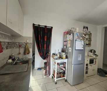 À Camaret-Sur-Aigues (84), villa de 92 m2 à louer avec terra - Photo 2