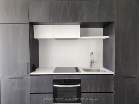 For Lease - 6 David Eyer Road Unit# 417, Richmond Hill, Ontario - Photo 3