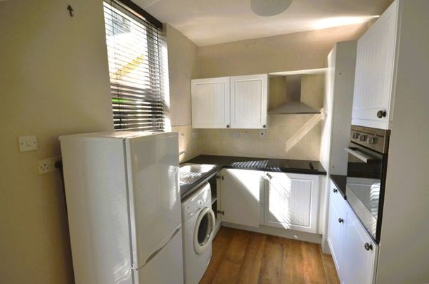 2 Bedroom Flat / Apartment - Winton Hill, Stockbridge - Photo 1