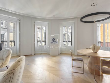 Excellent 2 Bedroom apartment for rent in Cortes / Huertas, Madrid - Photo 2