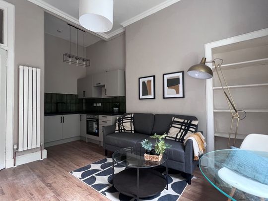 2 Bed Flat, Glasgow, G12 - Photo 1