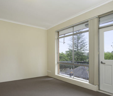 Perfectly Positioned Apartment - Photo 5