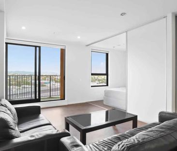 Easy living with amazing views - Photo 3