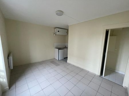 Location Appartement 2 pièces 26m² LA VARENNE ST HILAIRE 94210 - Photo 2