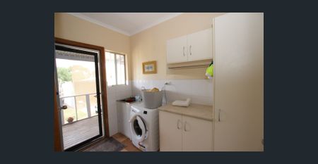 Cottage style home - Photo 3