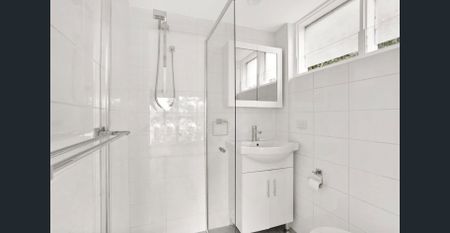 Sun-Drenched Studio Apartment In The Heart Of Paddo With Rooftop Pool - Photo 4