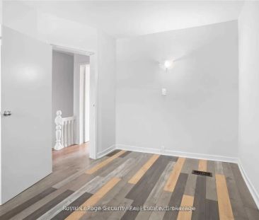 289 BLACKTHORN AVENUE - Photo 2