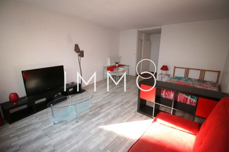 Location Appartement 1 pièce 35m² MARSEILLE 8ème - Photo 2