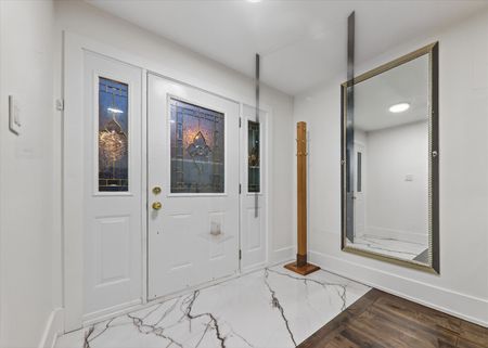 For Lease - 14 Pineslope Crescent Unit# Main Fl, Toronto, Ontario - Photo 2