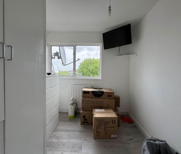 Price £2,300 pcm - Available Now - Part Furnished - Photo 2