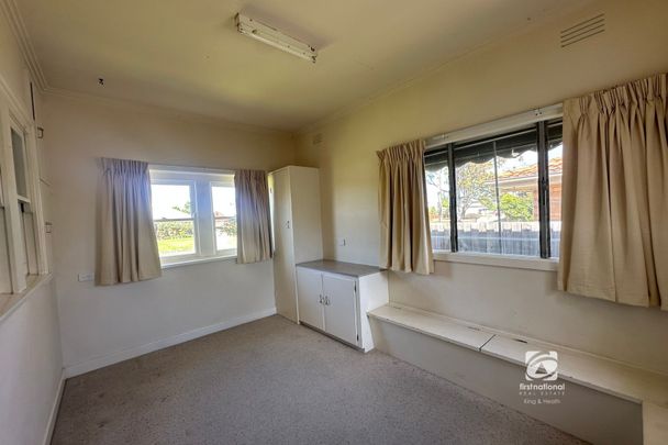 COMFORTABLE LIVING - Photo 1