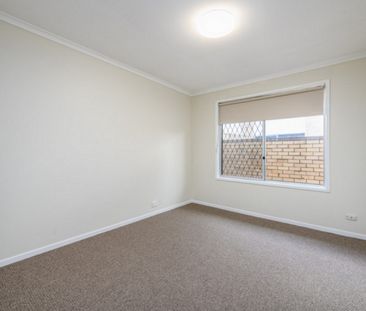 27 Vaggelas Crescent, Biggera Waters - Photo 1