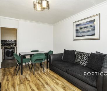 2 bedroom flat to rent - Photo 2