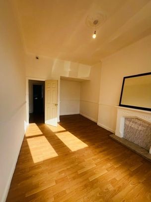 4 Bed Flat, Earl Street, G14 - Photo 1