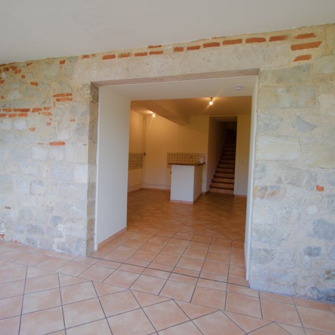 Location Appartement 2 pièces 66m² - Photo 1