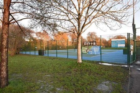 Bolton Road, Maidenbower, Crawley, RH10 - Photo 2