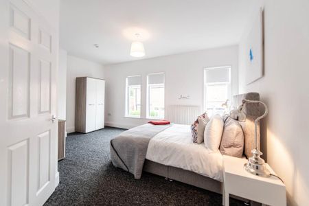 1 bedroom in a house share to rent - Photo 2