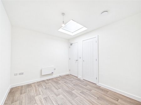 Phoenix Court, Hawkins Road, Colchester, CO2 8ZE - Photo 4