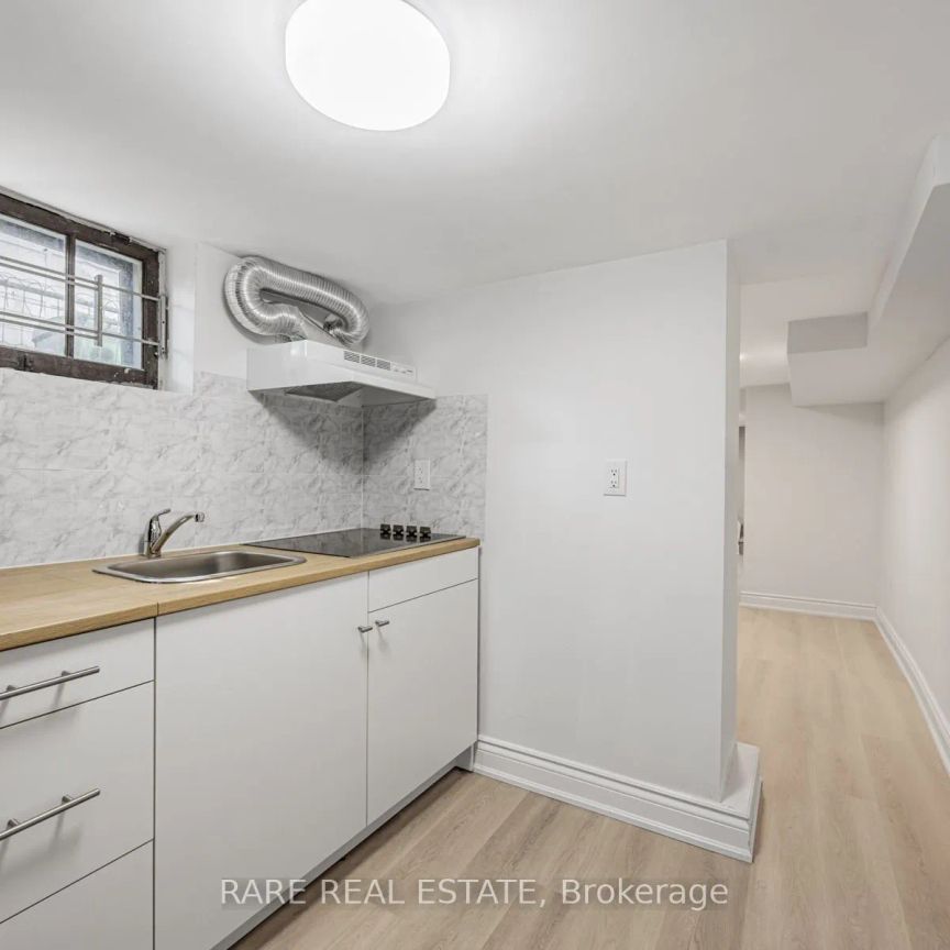 727 Rhodes Avenue #Lower - Photo 1