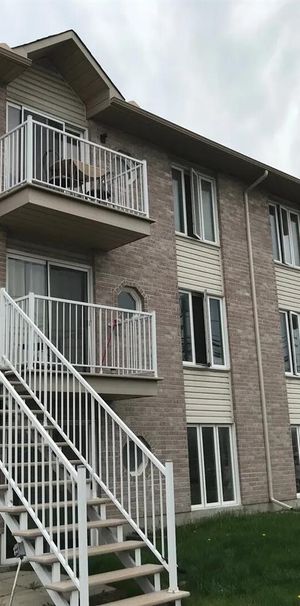 1075 Boulevard Maloney Est (Gatineau) Super Appartement 5 1/2 - Photo 1