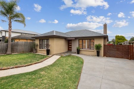 15 Lasiandra Ave , NUNAWADING - Photo 2