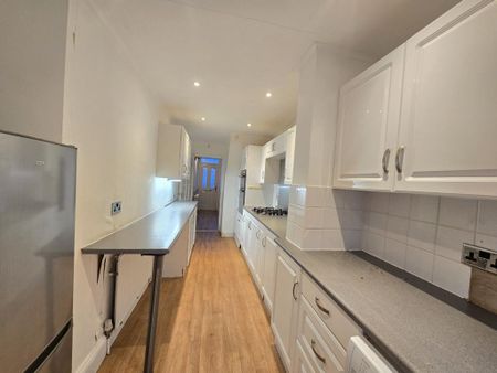 3 bedroom terraced house to rent - Photo 3