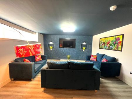 1 bedroom in a house share to rent - Photo 2