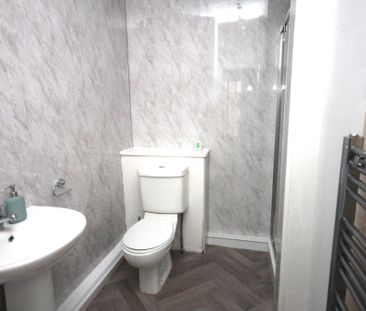 8 Bank Parade, Preston - Photo 4