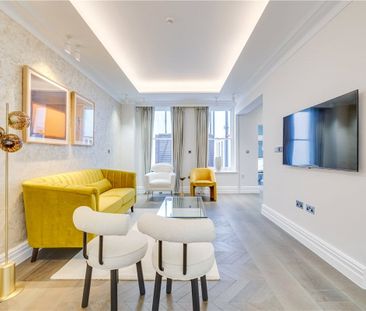 A comprehensively refurbished three storey mews house of just over ... - Photo 1