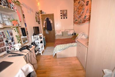 2 bedroom Flat in Flat A, Leeds - Photo 3