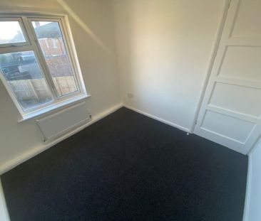 3 bedroom end of terrace house to rent - Photo 3