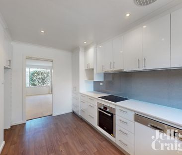 2/8 Blenheim Street, Bentleigh East - Photo 1