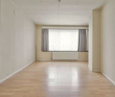 Zeer ruim duplex-appartement aan dorpsplein te Bornem - foto 1