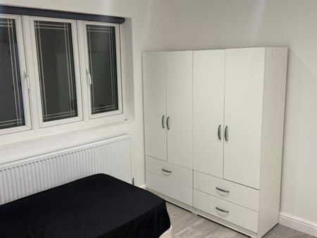 Room in a Shared House, Shere Road, IG2 - Photo 2