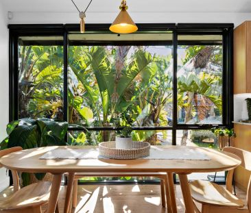 DESIGNER BEACH HOUSE WITH SPECTACULAR OCEAN FRONTAGE AND PANORAMIC ... - Photo 4