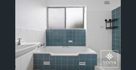 Waterfront Apartment with Pool and Garage - Photo 4