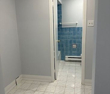 For Lease - 1537 Dundas Street Unit# Upper, Toronto, Ontario - Photo 2