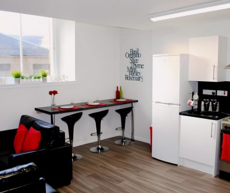 4 Bed Flat - Photo 5