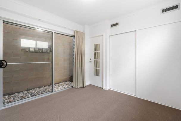 3 bedroom townhouse in the CBD! - Photo 1