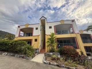Sunlit Coastal Retreat in Hazelwood Gardens, Steps from Whitsunday Parkland - Photo 4