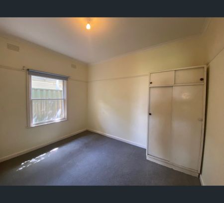 17 Weeroona Avenue, Hamlyn Heights, Vic 3215 - Photo 5