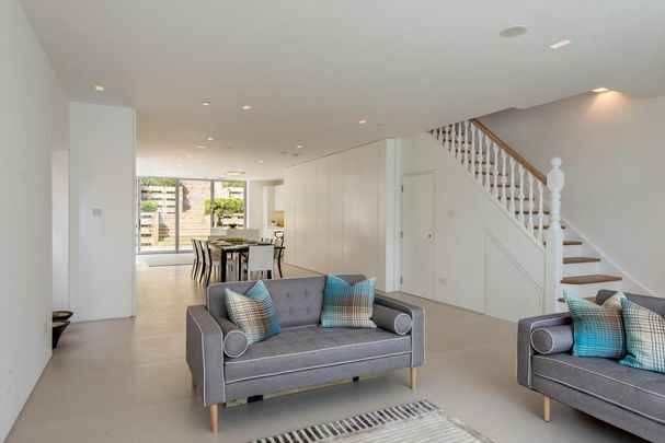 6 bedroom detached house to rent - Photo 1