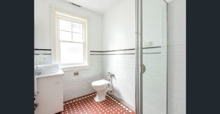 Spacious 2 bedroom unit with stunning city views - Photo 4